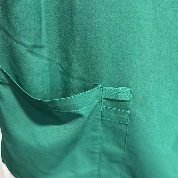 Dickies EDS Essentials Hunter Green Scrub Top - Picture 4 of 6
